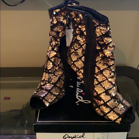 Shoes - Picture 3 of 4